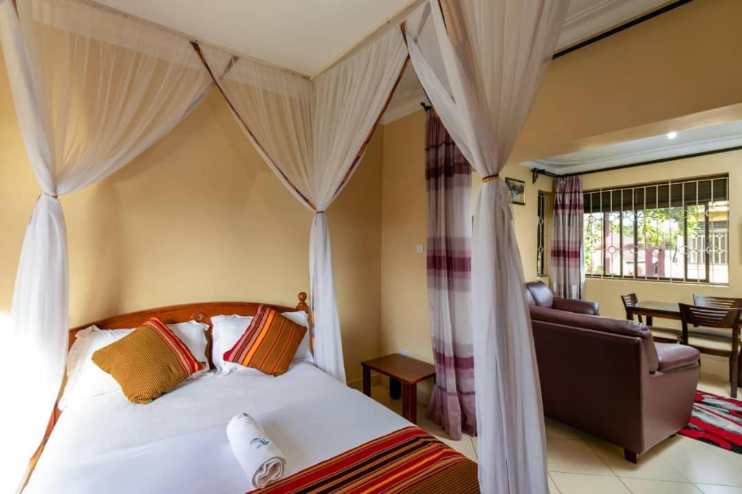 Victoria Breeze Suites, Entebbe Eksteriør billede